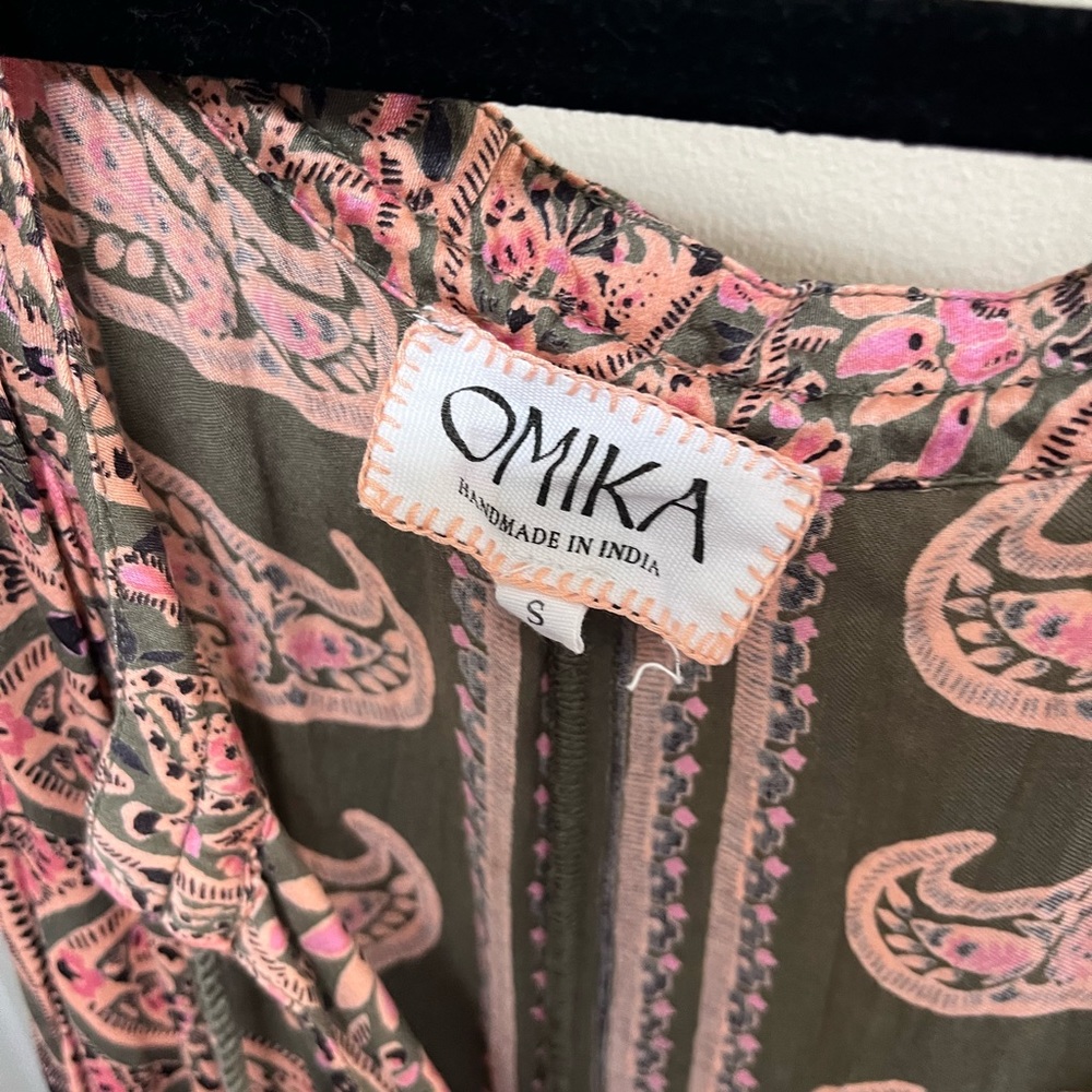 Sleeveless V-Neck Maxi Dress in Olive & Blush Paisley - Picture 10 of 10